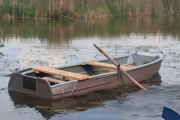 Фото угнанной лодки Казанка